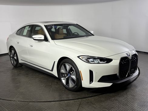Certified 2023 BMW i4 eDrive35 RWD image 3