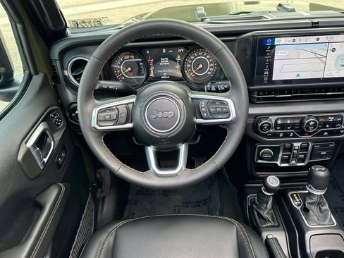 Used 2024 Jeep Wrangler Unlimited Sahara w/ Technology Group AWD/4WD image 17