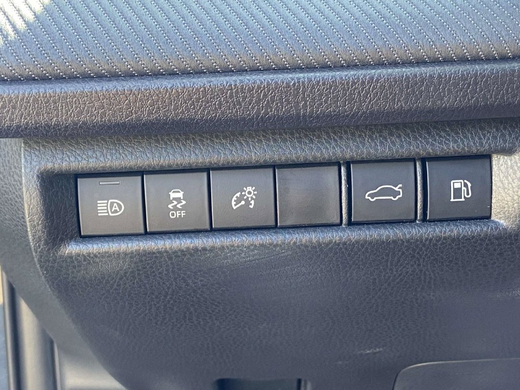 Used 2025 Toyota Camry SE w/ Convenience Package FWD image 30