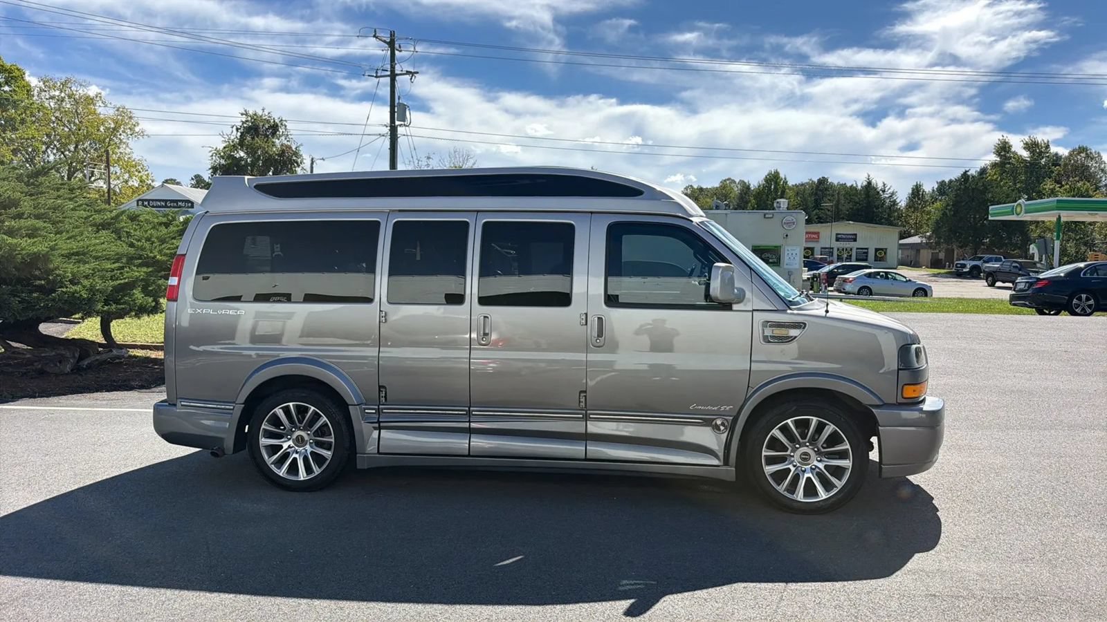 Used 2019 GMC Savana 2500 w/ Enhanced Convenience Package RWD image 8