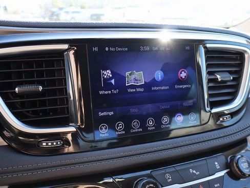 Used 2017 Chrysler Pacifica Limited image 23