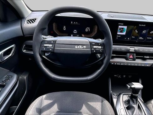 Used 2025 Kia K4 FWD image 6