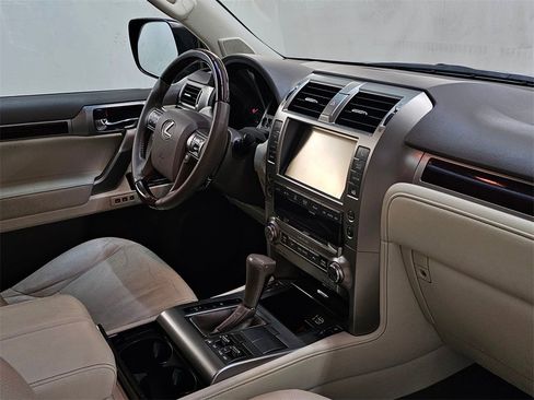 Used 2019 Lexus GX 460 image 10