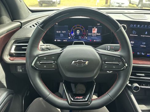 Used 2024 Chevrolet Traverse RS image 17