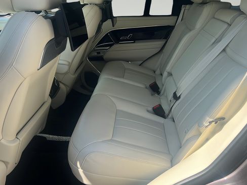 Used 2025 Land Rover Range Rover Autobiography AWD/4WD image 17