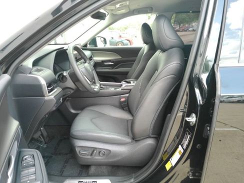 Used 2024 Toyota Grand Highlander XLE image 12