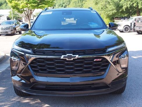 Used 2025 Chevrolet Trax RS w/ Driver Confidence Package FWD image 2