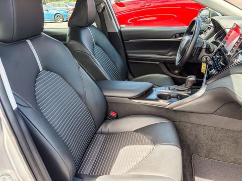 Used 2023 Toyota Camry SE FWD image 18