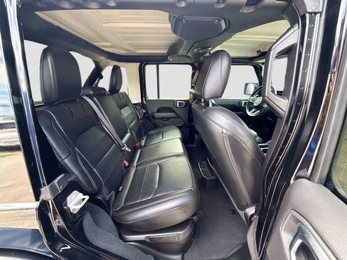 Used 2022 Jeep Wrangler Unlimited Sahara image 32