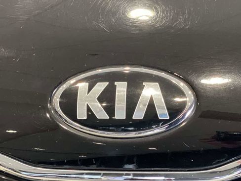 Used 2016 Kia Soul + image 10