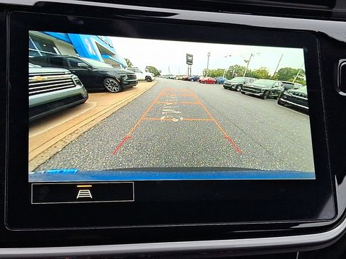Used 2023 Chevrolet Bolt EUV LT w/ Convenience Package FWD image 17