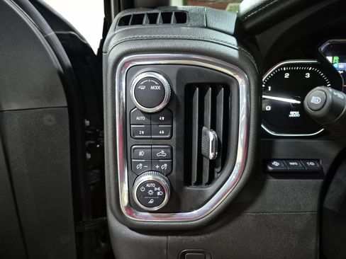 Used 2023 GMC Sierra 3500 Denali w/ Denali Ultimate Package AWD/4WD image 18
