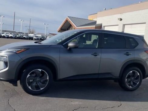 Used 2024 Nissan Rogue SV image 6