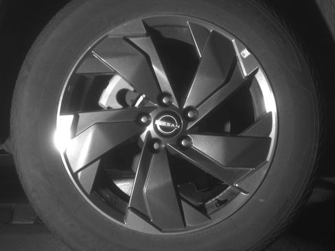 Used 2025 Nissan Rogue SV AWD/4WD image 15
