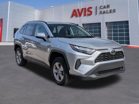 Used 2025 Toyota RAV4 XLE AWD/4WD image 9