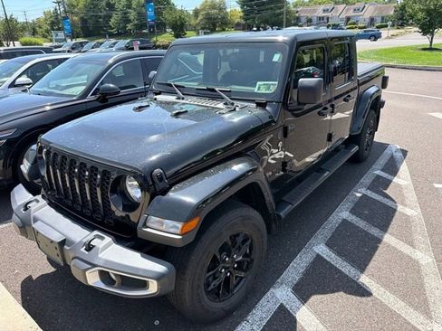 Used 2022 Jeep Gladiator Sport AWD/4WD image 2