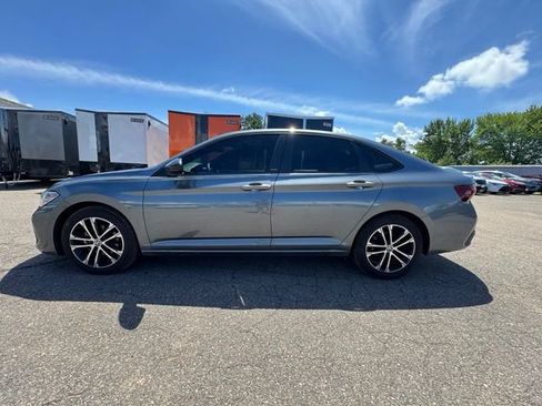 Used 2024 Volkswagen Jetta Sport FWD image 4