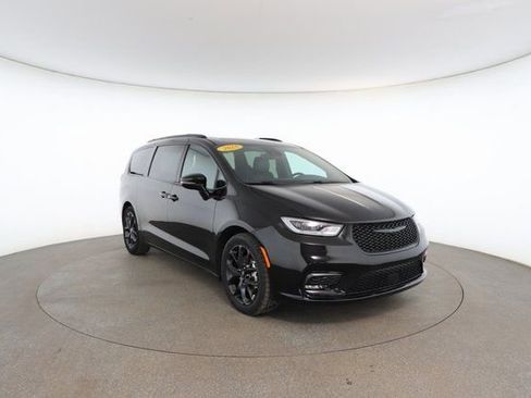 Used 2025 Chrysler Pacifica Limited image 27