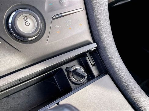 Used 2015 Ford Taurus Limited image 18