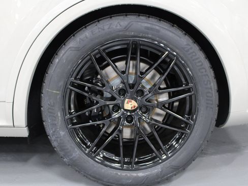 New 2025 Porsche Cayenne GTS image 12