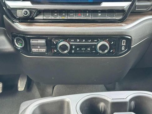 Used 2025 Chevrolet Silverado 1500 LT AWD/4WD image 14