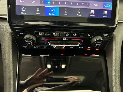 Used 2023 Jeep Grand Cherokee 4WD 4xe w/ Luxury Tech Group II image 23