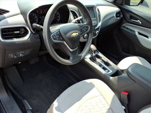 Used 2022 Chevrolet Equinox LS w/ LPO, Floor Liner Package FWD image 11