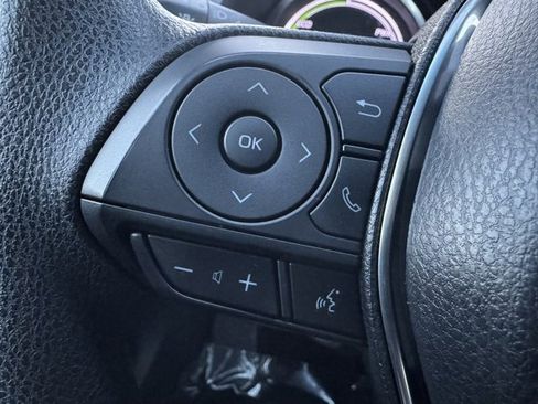 Certified 2018 Toyota Camry LE image 24