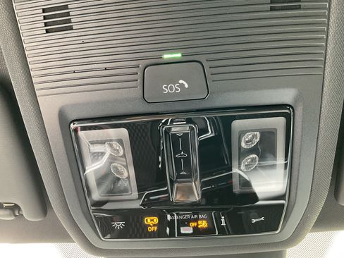 Used 2025 Volkswagen GTI SE FWD image 31