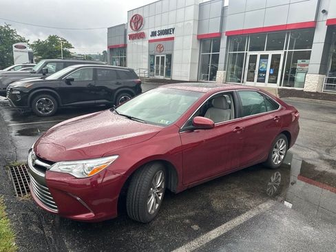Used 2017 Toyota Camry XLE FWD image 1