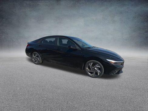 Used 2025 Hyundai Elantra Sport FWD image 28