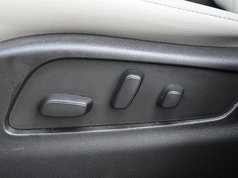 Certified 2023 Cadillac XT4 Luxury w/ Cold Weather Package image 16