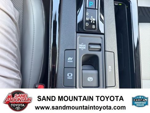 Used 2023 Toyota Prius XLE FWD image 19