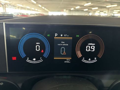 Used 2025 Hyundai Santa Cruz SE FWD image 15
