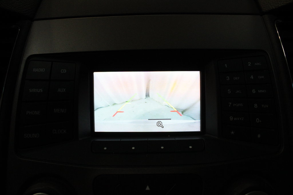 Used 2018 Ford Taurus SE FWD image 4