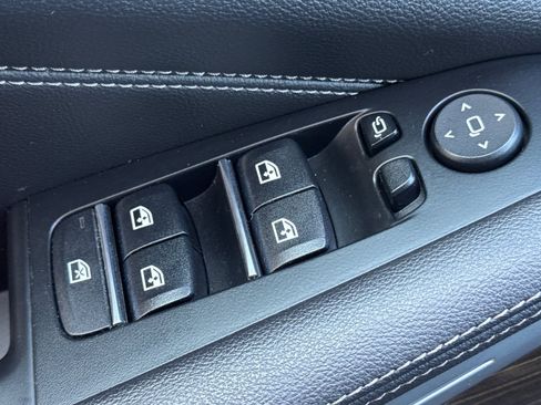 Used 2020 BMW X5 M50i AWD/4WD image 13