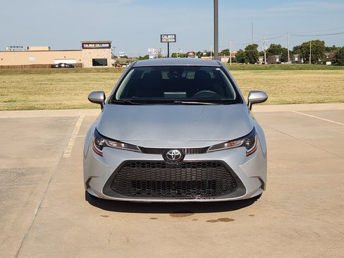 Used 2022 Toyota Corolla LE FWD image 6