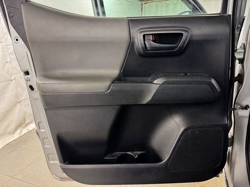 Used 2018 Toyota Tacoma SR w/ SR Convenience Package image 13