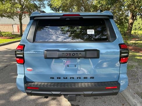 Used 2025 Toyota 4Runner SR5 AWD/4WD image 5