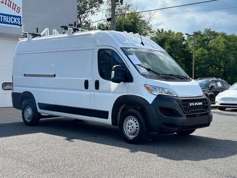 Used 2024 RAM ProMaster 2500 FWD image 1