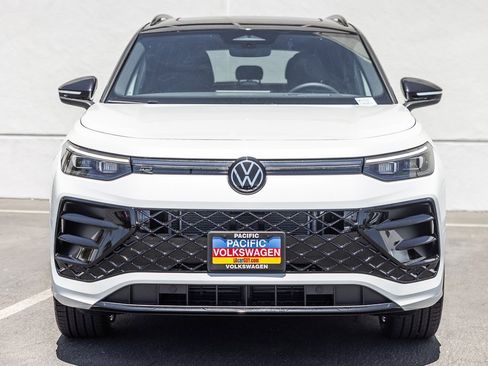 New 2026 Volkswagen Tiguan SE R-Line image 2