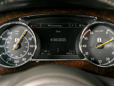 Used 2013 Bentley Mulsanne w/ Premiere Specification Pkg image 13