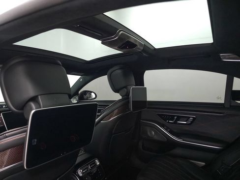 Used 2024 Mercedes-Benz S 63 AMG S w/ Carbon Fiber Exterior Package image 25