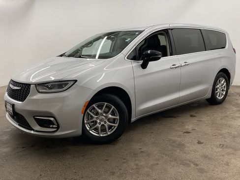 Used 2024 Chrysler Pacifica Touring-L FWD image 1