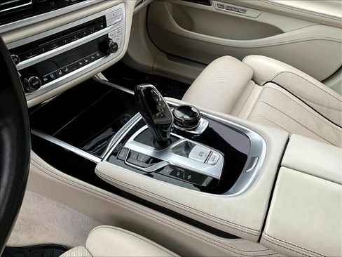 Used 2017 BMW 750i xDrive AWD/4WD image 17