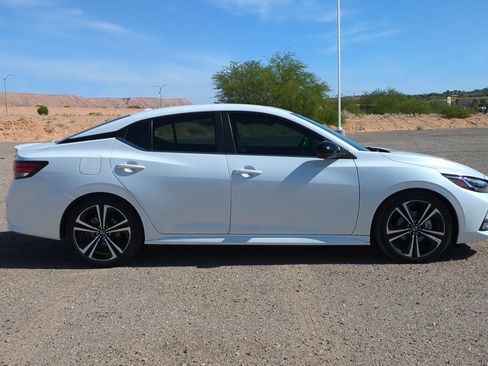 Used 2021 Nissan Sentra SR w/ SR Premium Package FWD image 2