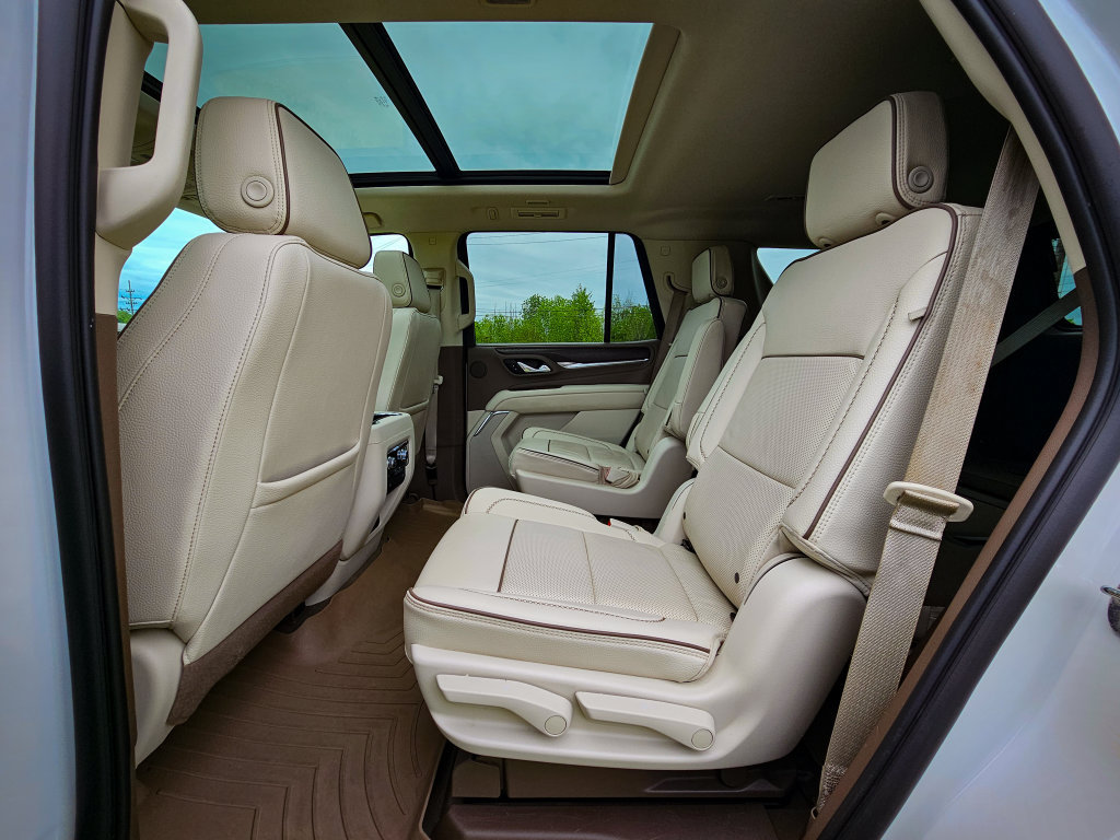 Used 2023 GMC Yukon Denali AWD/4WD image 32