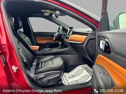 Used 2025 Jeep Compass Limited AWD/4WD image 14