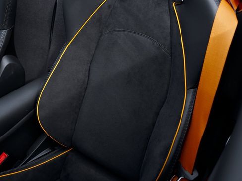 Used 2025 McLaren Artura image 47