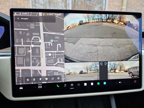 Used 2022 Tesla Model X image 30